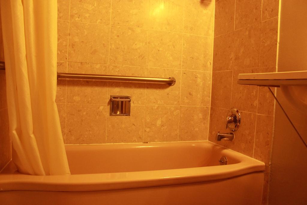 Budget Inn -Ирека Екстериор снимка